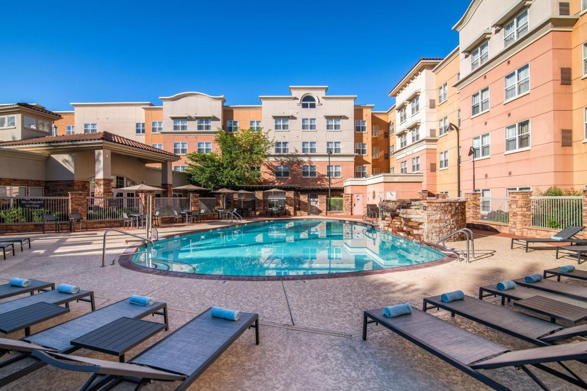 Residence Inn Phoenix Glendale Sports & Entertainment District Exterior photo